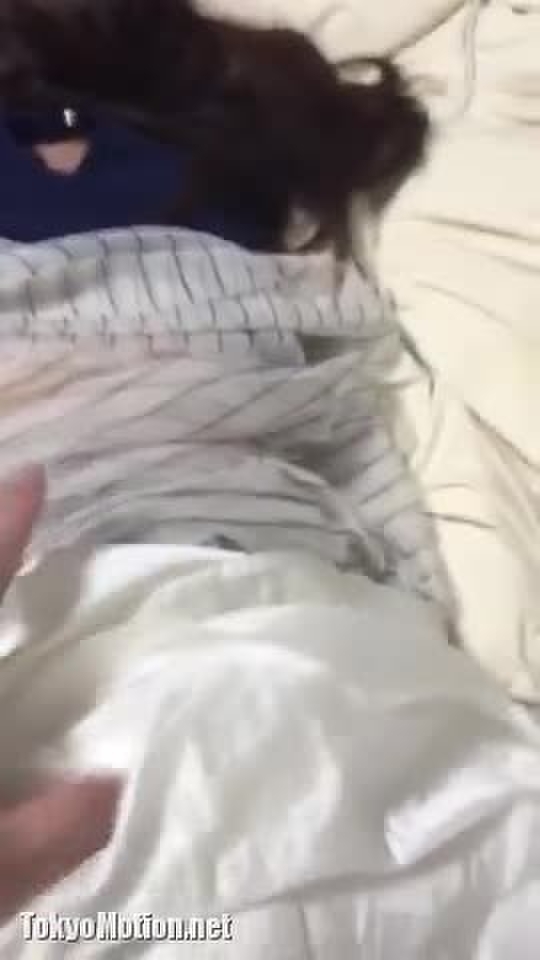 スマホ個人撮影 彼女の部屋に行って着衣のままハメ撮りに持ち込むことに成功…w