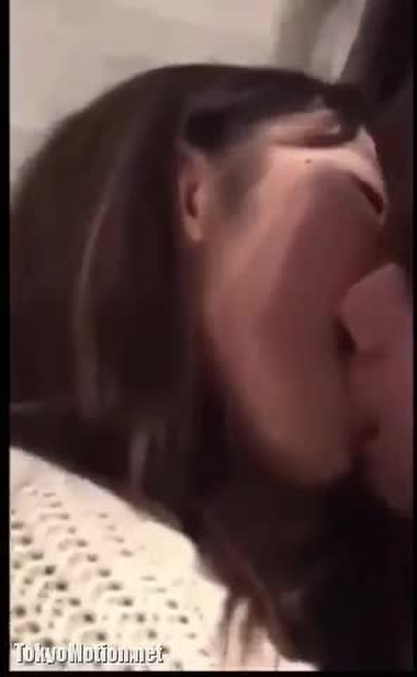 スマホ個人撮影 あぁ～＾＾飲み会で濃厚なレズKISSを繰り広げる美人ガールズがエロ可愛い…！