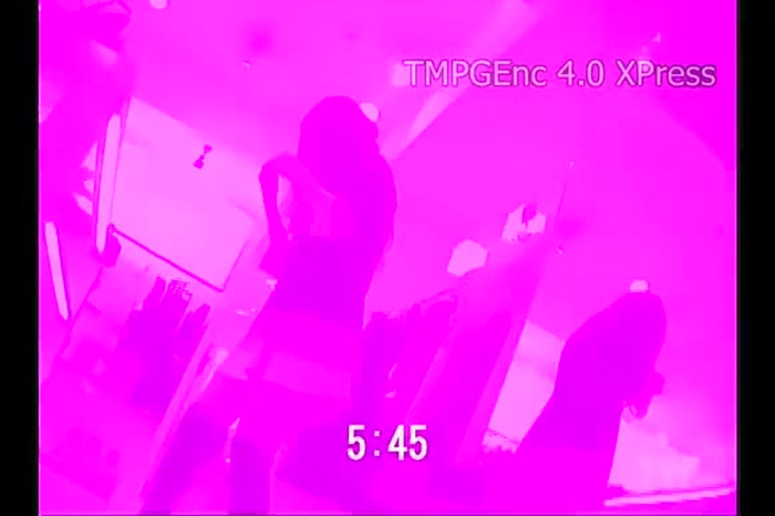 【盗撮動画】ワンピ×ニーハイの可愛い系ショップ店員の縞々パンティ逆さ撮り映像（フロント有り）