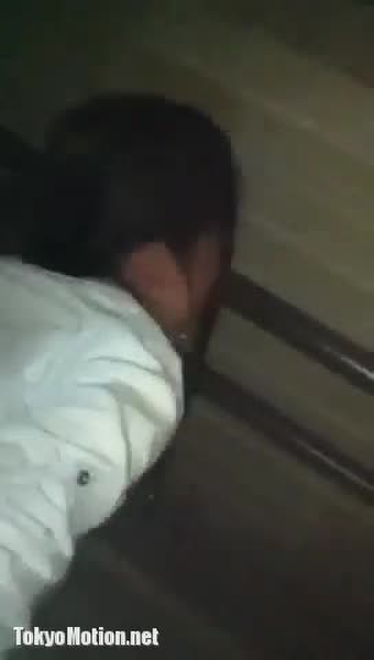 21歳JDのコスプレ立ちバック