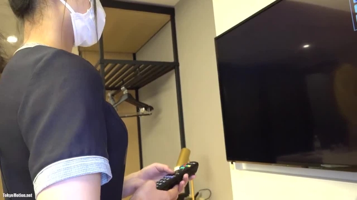 【盗撮動画】ホテリエを目指すフレッシュな新卒生ちゃん、研修中に早速胸チラパンチラ盗撮の洗礼を受ける