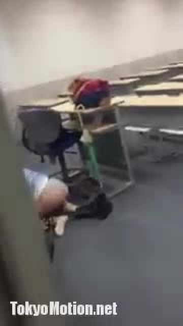 【ばかw】大学構内で・・・。