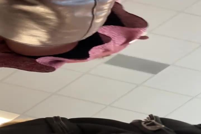 【盗撮動画】変態生徒が撮影した教室内”本物”隠し撮り映像。逆さ撮りのターゲットは担任の女教師