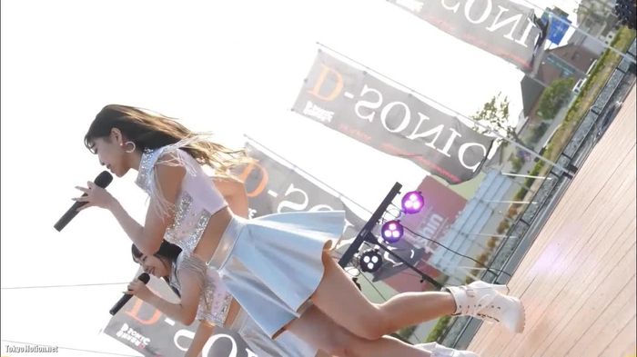 【盗撮動画】美人揃いの地下アイドルさん、スカートの下の透けパンがスケベすぎると話題にwww