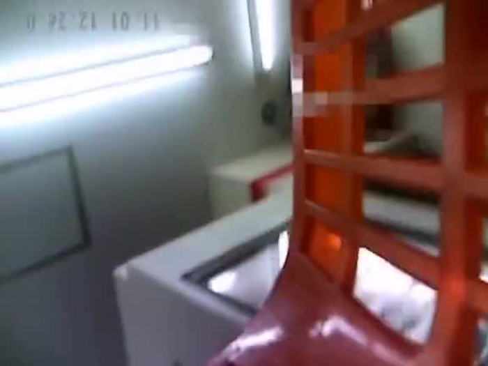 【盗撮動画】昼休憩中のナースが集う某スーパー店内でパンチラ盗撮事案！買い物かごに隠しカメラを仕込んで逆さ撮り