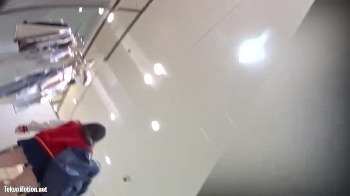 【盗撮動画】店員「イラッシャイマセー」ガチにしか見えない店内で純白サテンPを撮られる清潔感のある美人ショップ店員