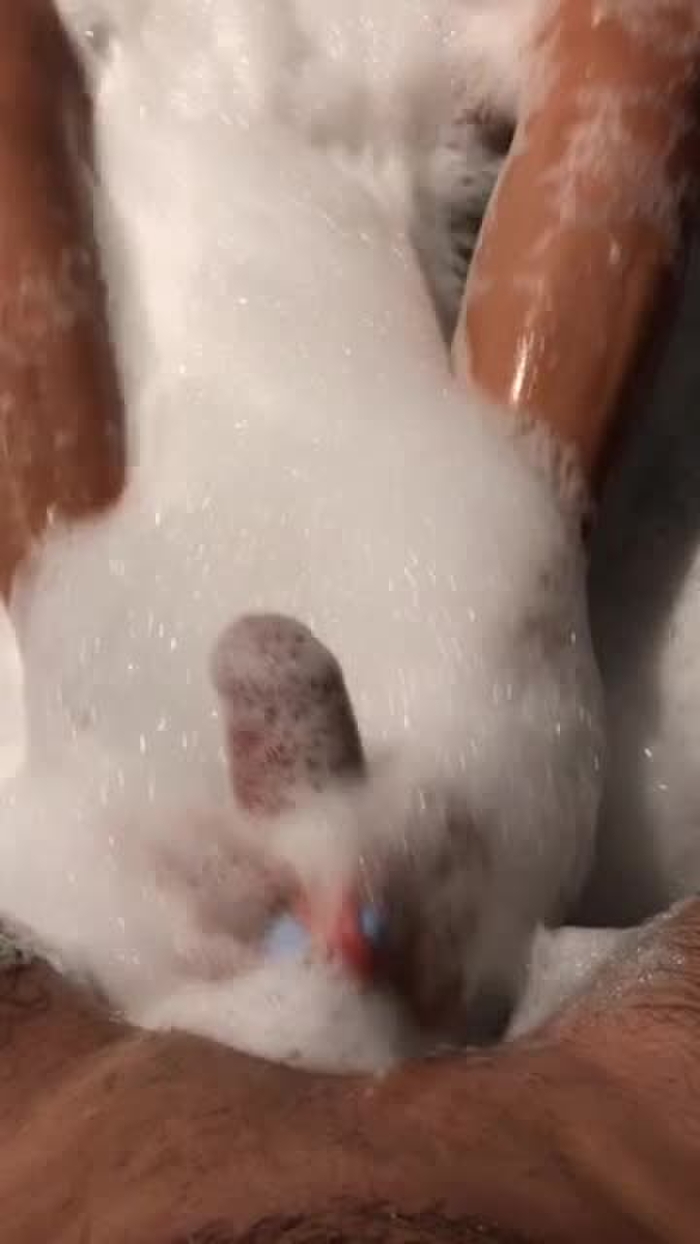 スマホ個人撮影 泡風呂に入りながら器用に足コキしてくれる献身的な彼女♪