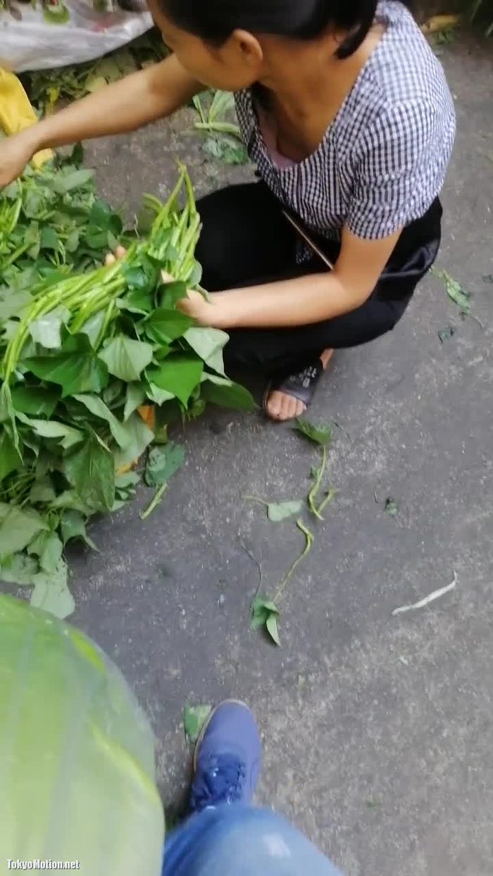 胸チラ 4