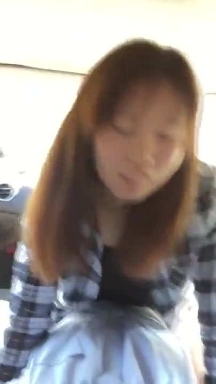 スマホ個人撮影 おチ●ポ大好き淫乱人妻さん、旦那の不在中に間男とカーセックス!!