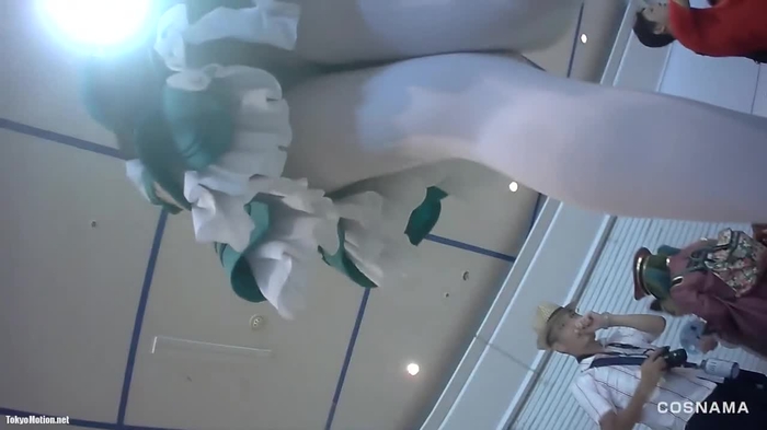 【盗撮動画】イベント会場でコスプレイヤーを逆さ撮りし放題！とあるカメコのパンチラ盗撮動画が公開される