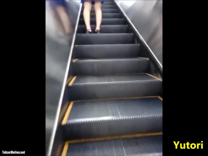 【盗撮動画】超ハイリスクなフラッシュ手撮りで激写された私服Cな木綿パンツをご覧ください