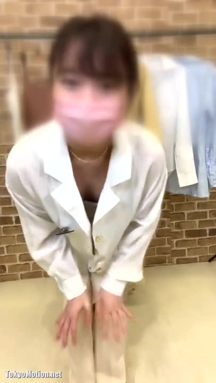 谷間公開ユーチューバー