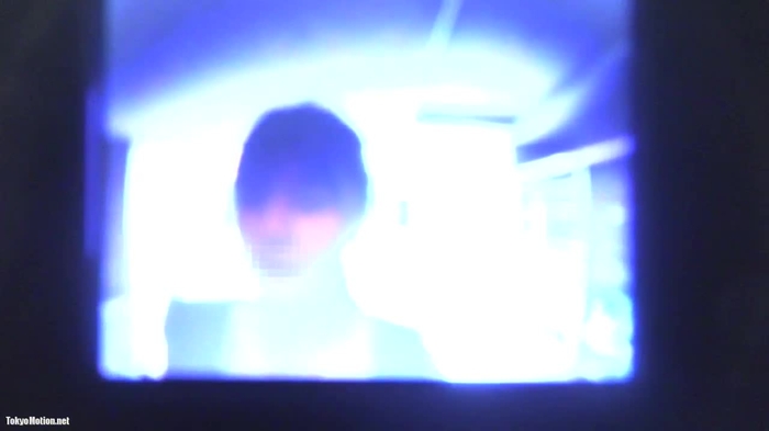 【盗撮動画】スケベな服装で配達に来たウーバーイーツ女子の胸チラ動画がネットで拡散されてしまう