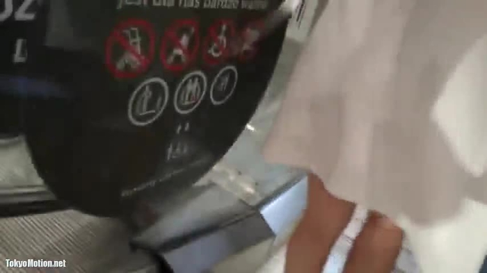 Tバック盗撮（背中まで丸見え）
