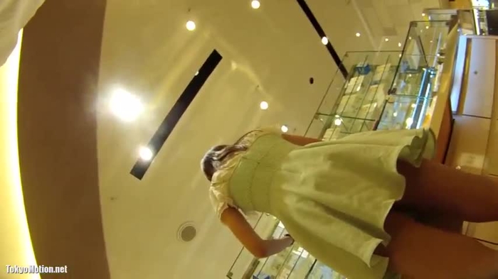 フルHD高画質パンチラ逆さ撮り012 熱心なアクセサリーショップ店員さん