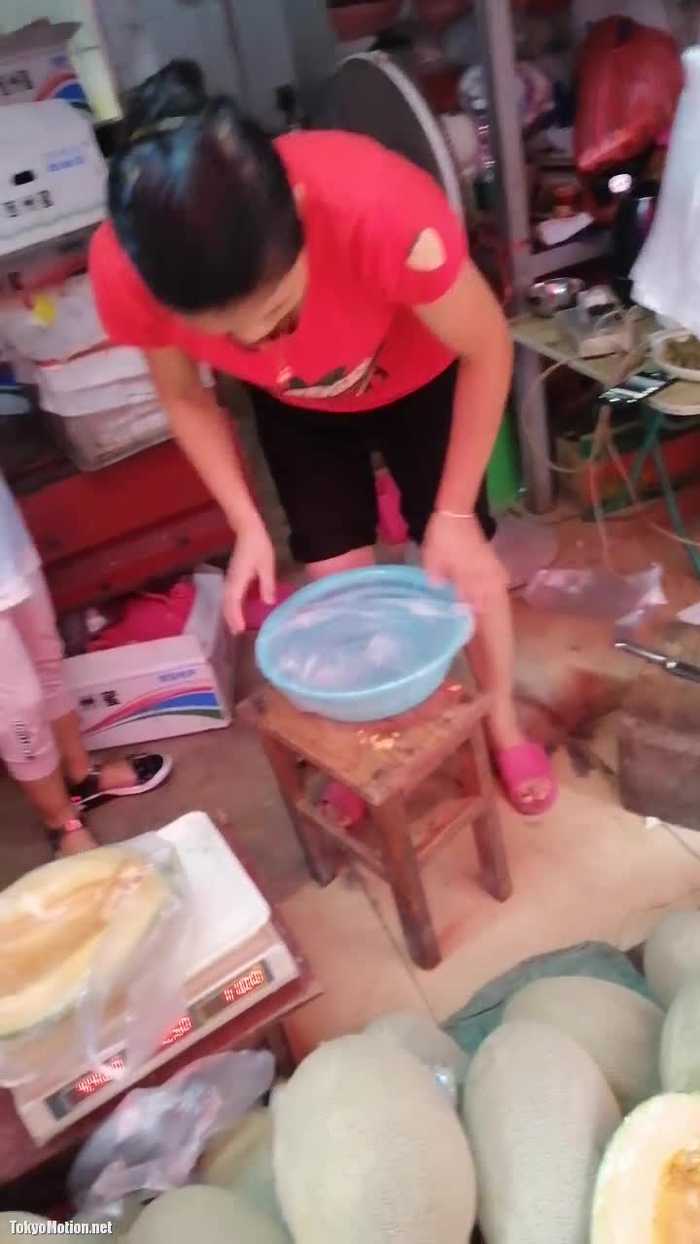 胸チラ 8
