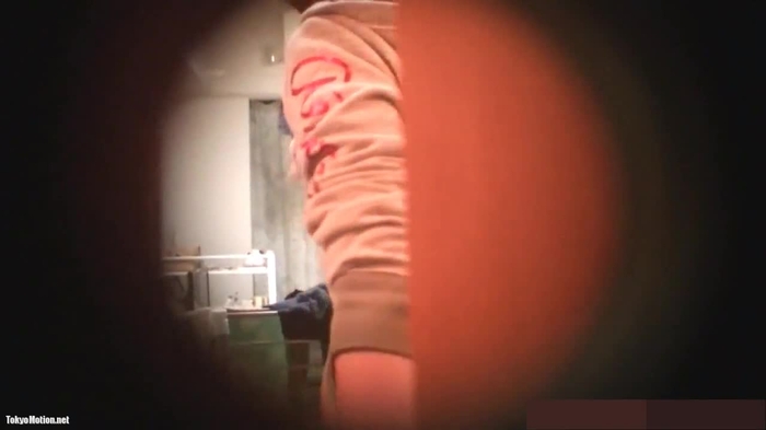 リバースドアスコープによる独り暮らしJD宅覗き撮り動画。完全に油断したタゲの全裸をご覧ください
