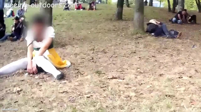 人前で放尿する3