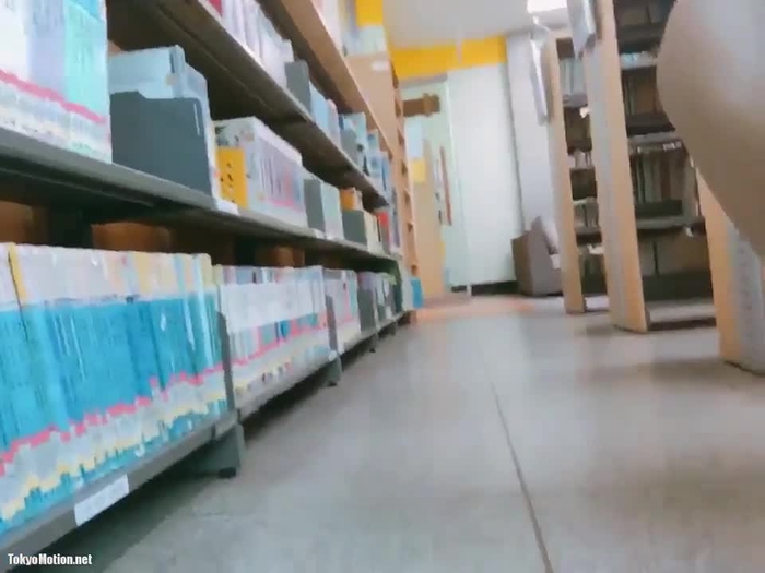 図書館露出 マンチラ