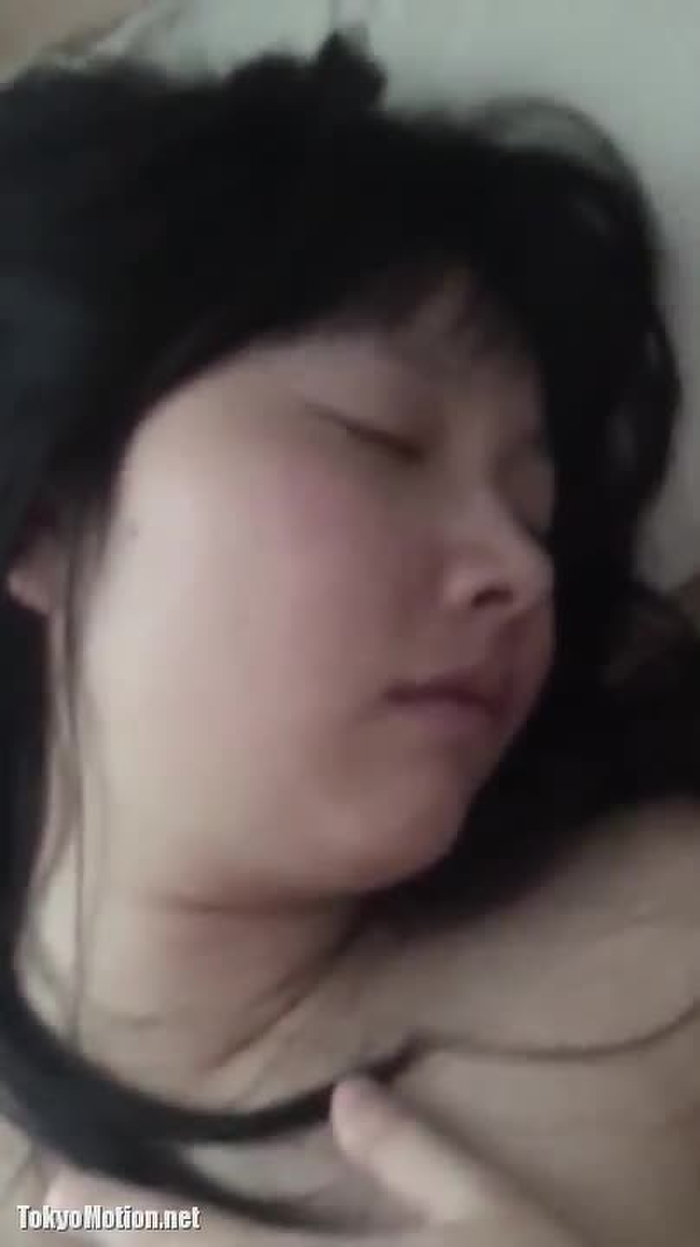 寝てるセフレを、、