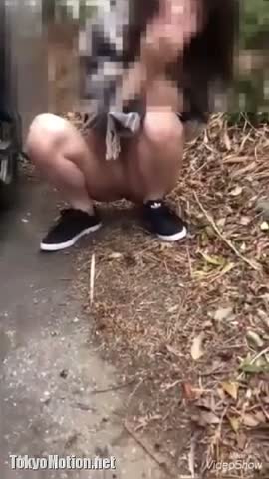 下半身露出させた