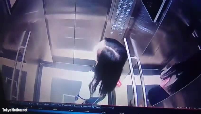 エレベーター お漏らし