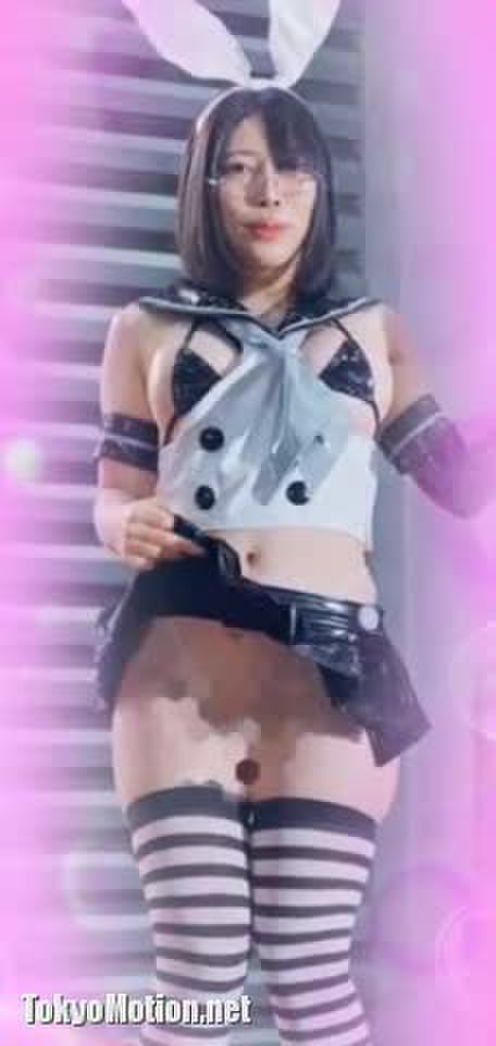 エッチな眼鏡のお姉さん