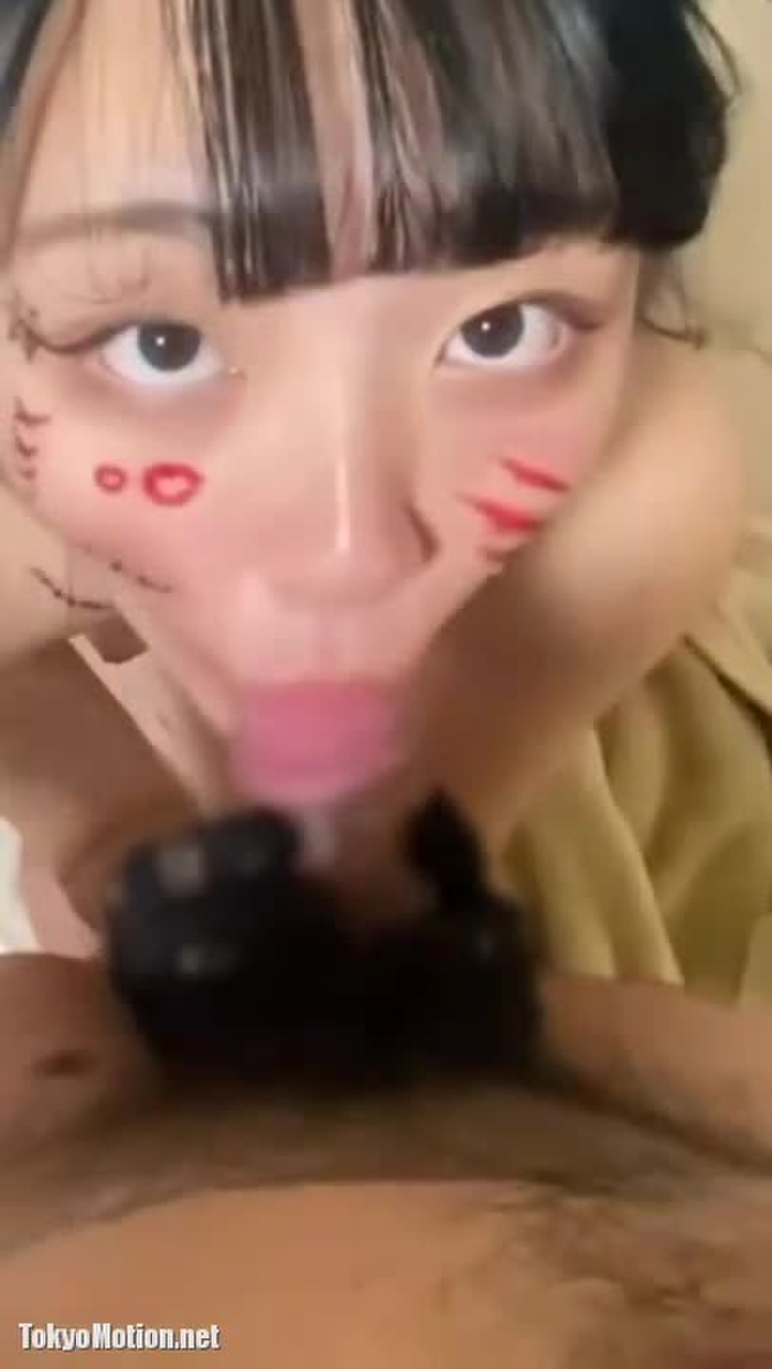 スマホ個人撮影 フェイスペイントしたJDがねっとりフェラ→「気持ちいぃ！」バック宅ハメ、、！