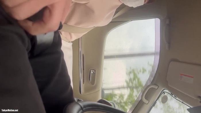 スマホ個人撮影 これは危険w ドライブ運転中にフェラ抜きするお姉さん…！