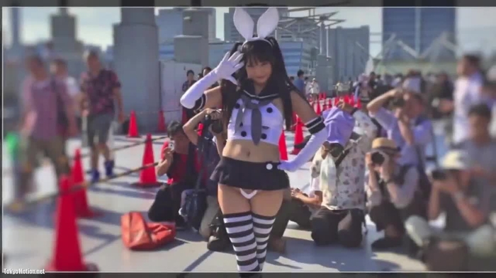 パンツ見せたがり変態コスプレ女