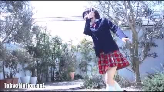 【笹山りん】クラシックバレエで培った軟体を活かして過激ポーズする着エロアイドル！！
