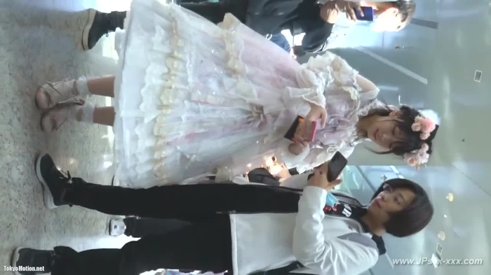 ロリータコスの美少女の地味なパンツ