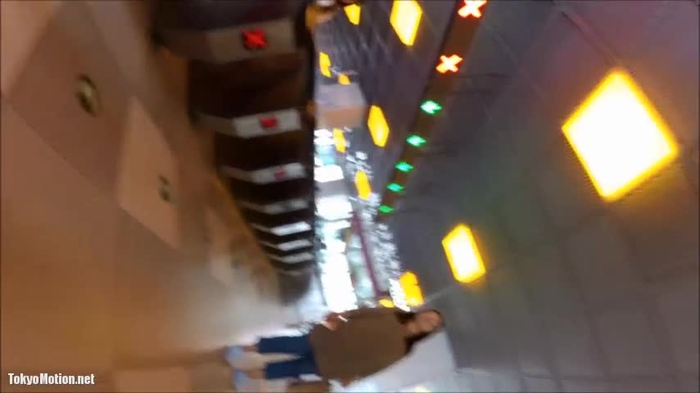 【超高画質！】毛穴まで見えそうなパンチラ盗撮に興奮がとまらないwww