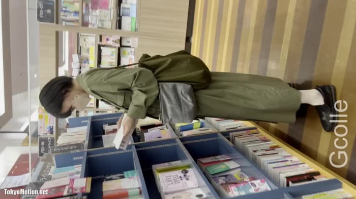 【素人のパンツを逆さ撮り】9,エロい脚は生脚だけじゃない！タイツやスト脚とパンツもエロいね 3人収録