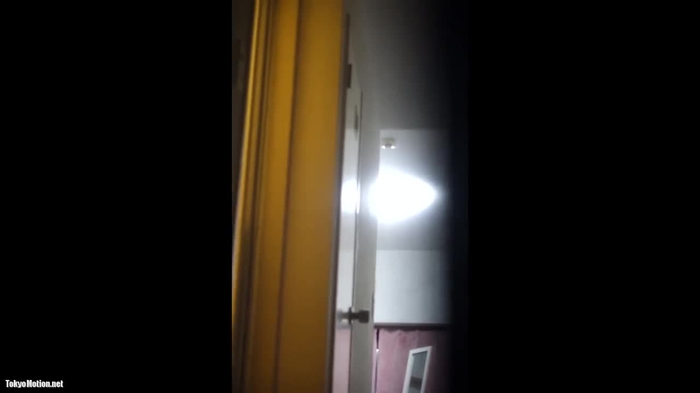 【盗撮動画】アイドルレベルの激カワJDさん、一人暮らし中の自宅で全裸を盗み撮られる