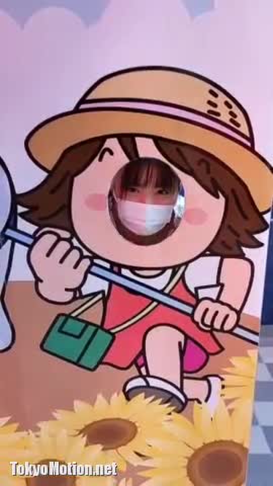 女子大生の胸チラ