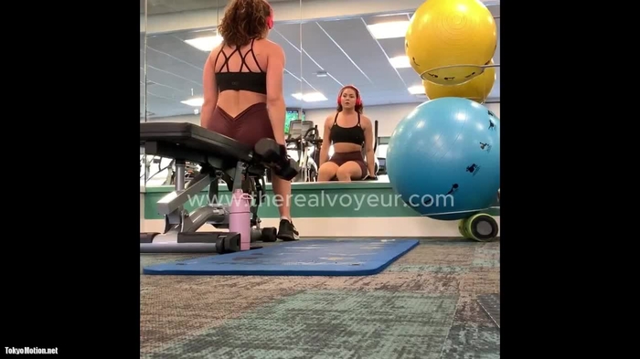 Saw the Camera 彼女はカメラを見た