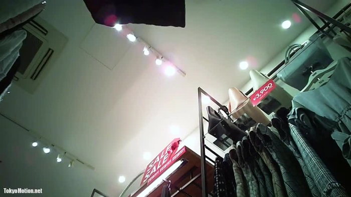 【最強美女！タイトミニに着替え♪あらわになったエロパンティ】ミニスカショップ店員撮り vol.14