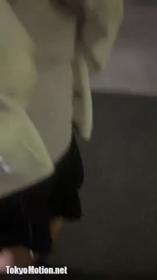 スマホ個人撮影 夜道でノーパン彼女がオッパイ露出してスカートまでめくるおふざけ動画…！