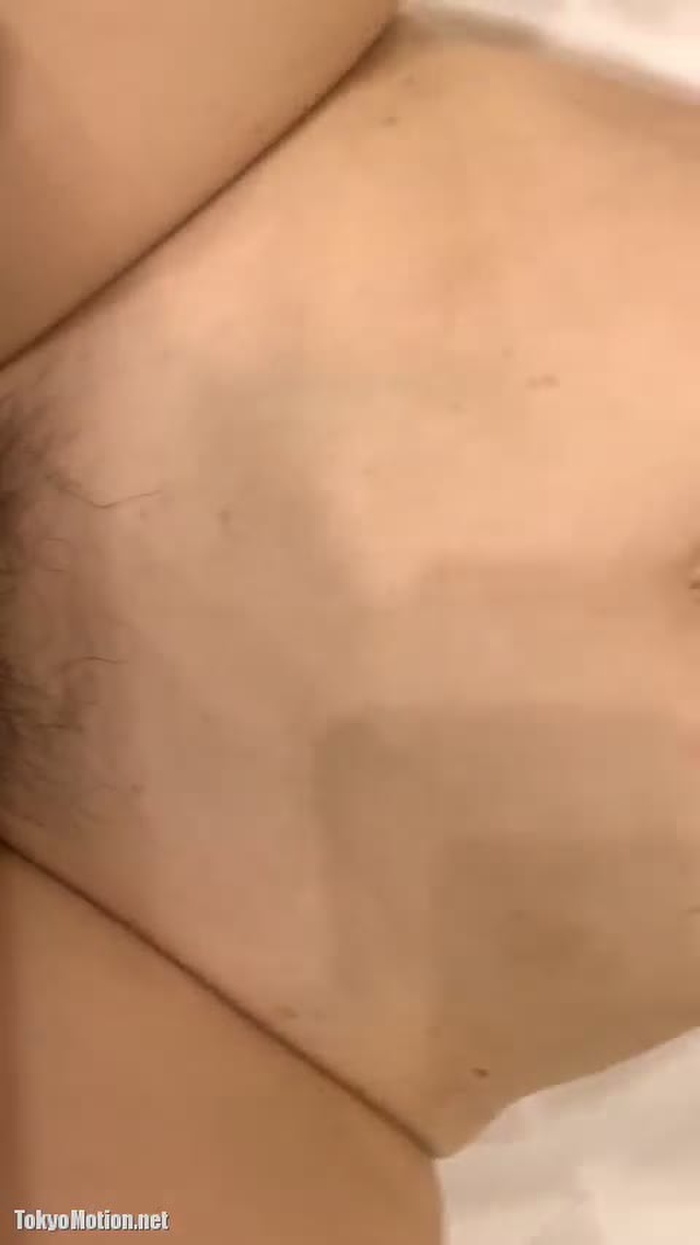 貸出妻ちこちゃんに腹出し