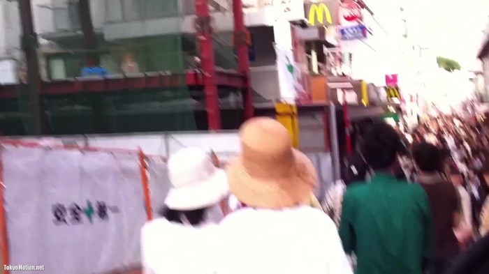 お姉さん逆さ撮り4