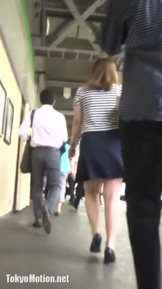 お姉さん逆さ撮り